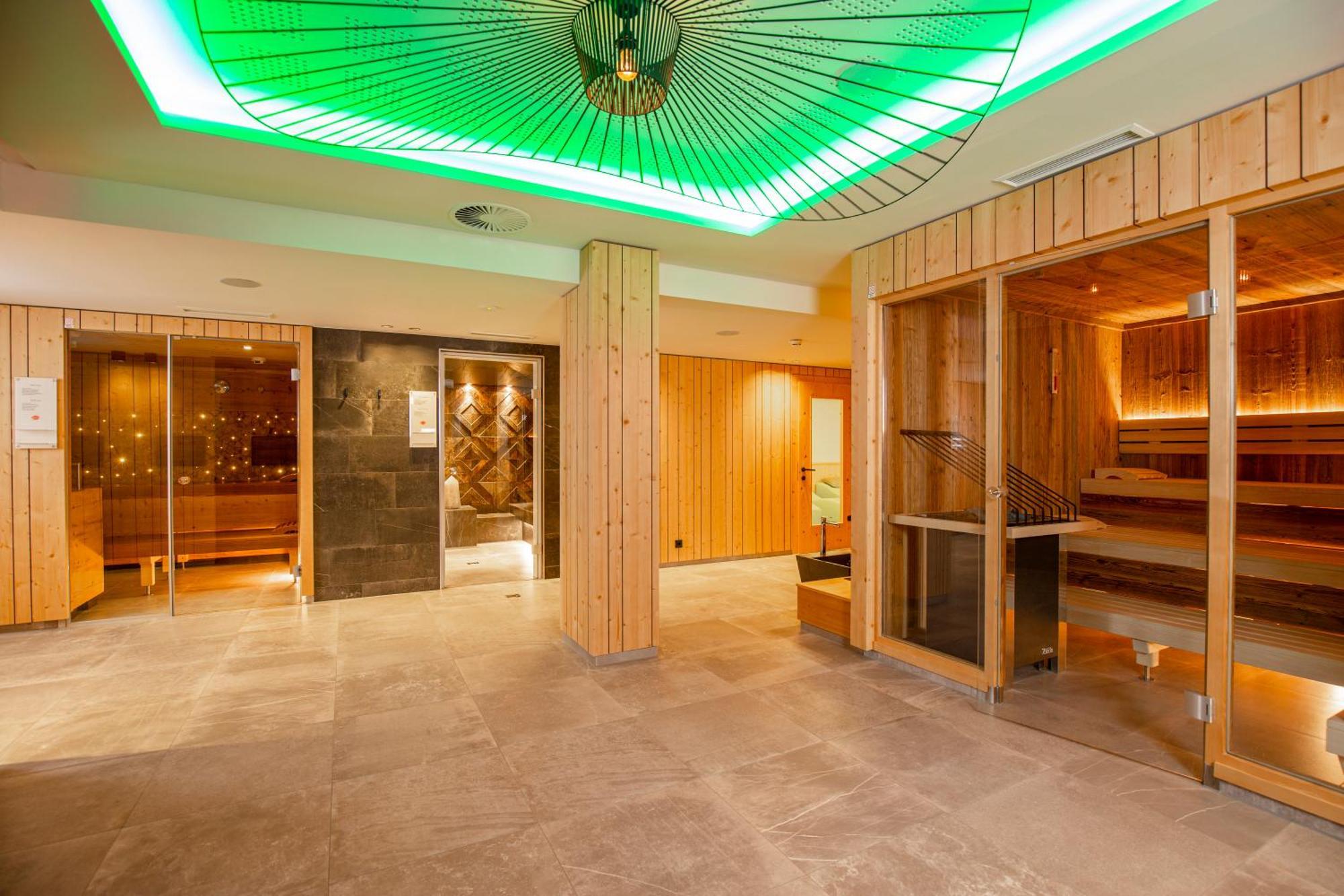 Natur- & Wanderhotel Tuxertal Hotel 4*