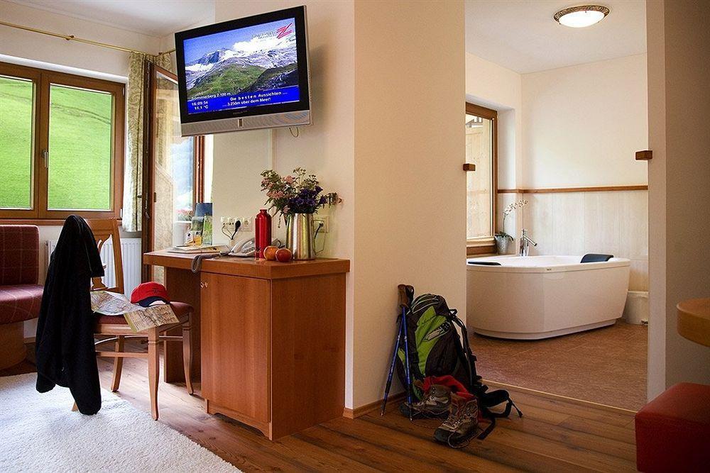 Natur- & Wanderhotel Tuxertal Hotel